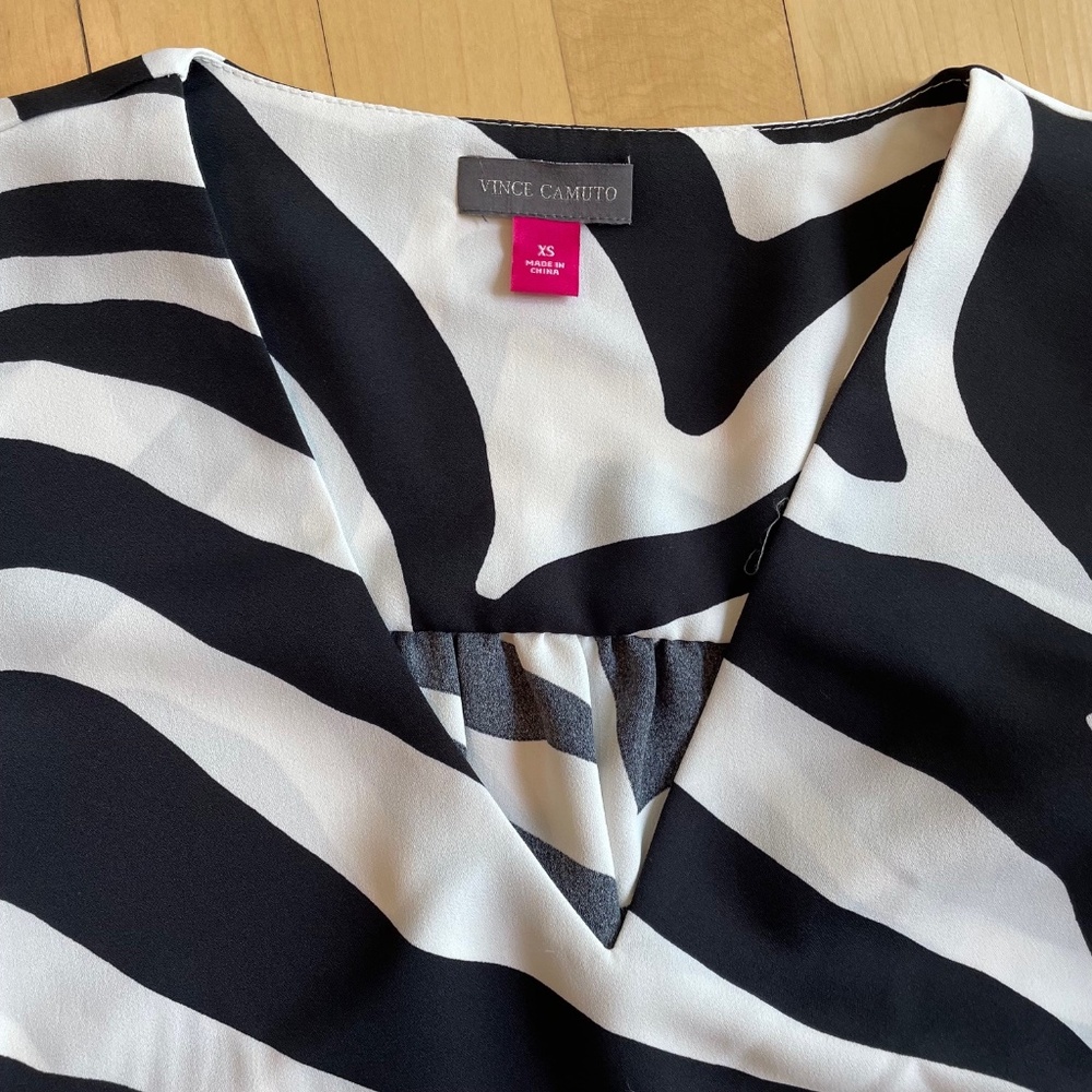 Vince Camuto Brand New with Tags Zebra Print Silky Women's Shirt - Picture 3 of 6